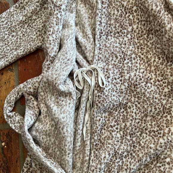 Oscar de la Renta leopard print fuzzy robe sz S/M - Picture 11 of 15